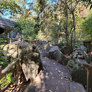 Bronx - Path between Snow Leopard exhibits
