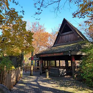 Bronx - Monorail entrance (closed in winter)