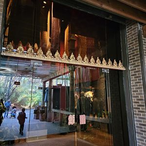 Bronx - JW - Entrance doors