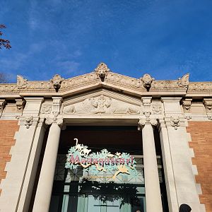 Bronx - Madagascar building entrance