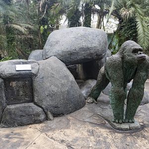 Jan. 2022 - African Forest - Gorilla Statue