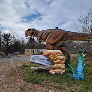 Roer's Zoofari - LuminoCity Festival dinosaurs