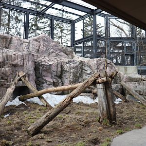 Maruyama Zoo Snow Leopard exhibit