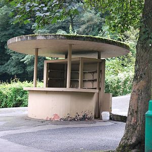 by red squirrel enclosure