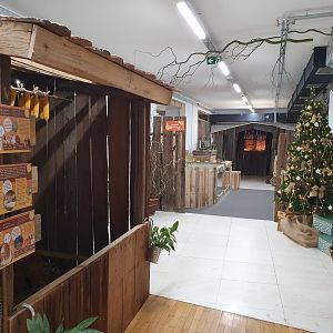 Pet corner & Arizona desert in the background