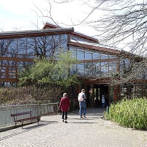 Squirrel monkey house, exterior (04/22)