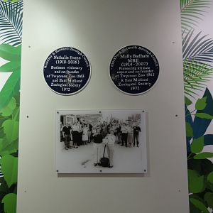 Blue plaques to zoo founders