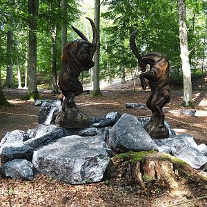 Fighting Alpine ibexes wood carvings, 2021-08-15