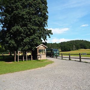 Safari car station at the edge of the Lesse Valley paddock, 2021-08-15