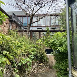 Bristol Zoo path to aquarium