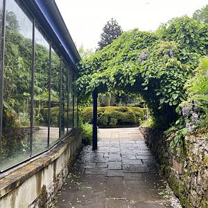 Bristol Zoo path to aquarium