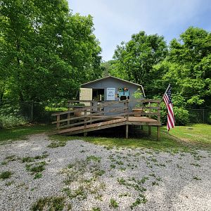 Kentucky Reptile Zoo - Entrance building / gift shop