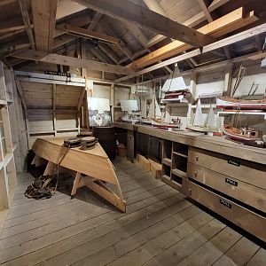 Delmarva Discovery Museum - Ship carvings in fake room