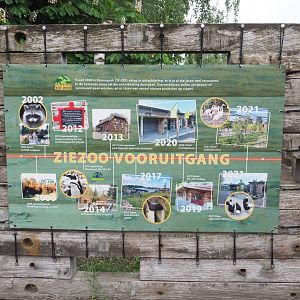 Developments in Zie-Zoo's history signage, 2022-05-17