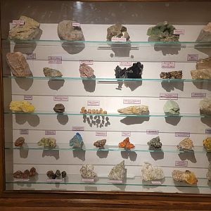 Bays Mountain - Example of rocks & minerals wall