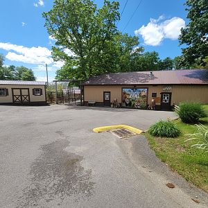 Hovatter's - Entrance/exit building