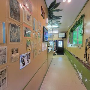 Hovatter's - Inside entrance