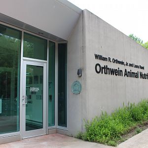 Animal Nutrition Center Hippo - Rivers Edge