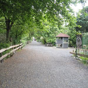 Park view towards restaurant building and former entrance, 2022-05-17