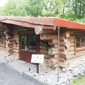 Zie-Zoo College log cabin, 2022-05-17
