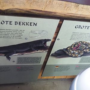 Old signs from Burgers' Zoo's Rimba, 2022-05-17