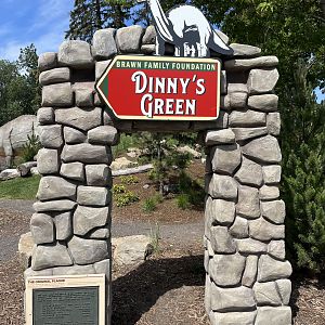 Dinny’s Green Sign
