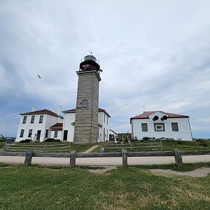 Beavertail Aquarium - on right, next to lighthouse
