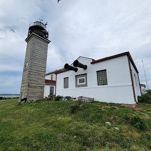 Beavertail Aquarium - aquarium and lighthouse