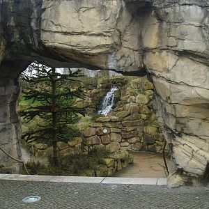 Walkway with arch, 2008-03-01