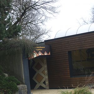 Colombian black spider monkey house and entrance to the American bird garden, 2008-03-01