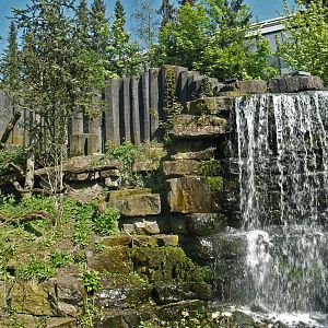 Large waterfall in the Kodiak bear exhibit, 2009-04-19