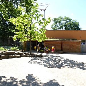 Gorilla house (07/22)