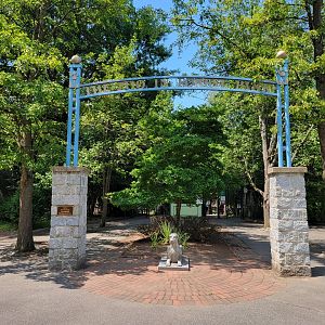 Zoo in Forest Park - Entrance