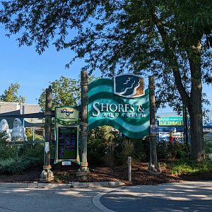 Shores Aquarium entrance sign