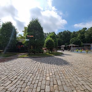 Lupa Zoo - Main path