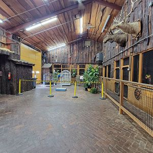 Lupa Zoo - Some birds, indoor areas for primates