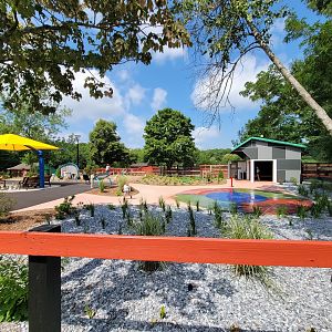 Lupa Zoo - New bathroom building, splash pad