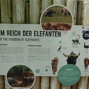 Elefanthaus - Information sign