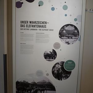 Elefantenhaus - Information sign