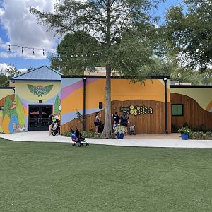 Discovery PLAYce exterior