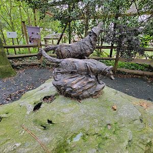 Salisbury - Wolf statue by bald eagles