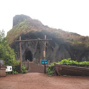 Gorilla volcano seen from the train, 2022-09-14