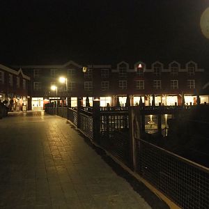 Nocturnal view of The Paddling Bear Hotel, 2022-09-14
