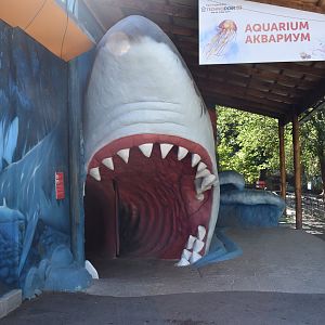 Aquarium entrance