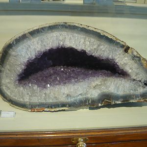 Amethyst, chalcedony (geode)