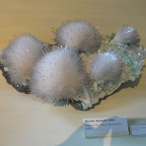 Mesolite, apophyllite, stilbite