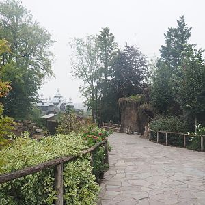 Walkway in The Land of the Cold, near musk ox and Amur tiger exhibits, 2022-09-14