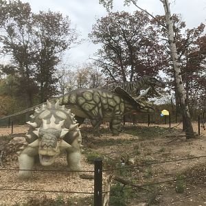 Dino Hideout - Dyoplosaurus/Triceratops Animatronics