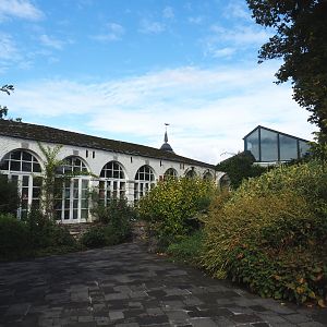 Gift shop building, Gardens, Walkway and Building with Lear's and Spix's macaw aviaries, 2022-09-15