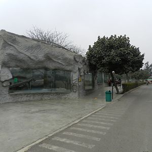 Beginning of the carnivore row - Parque Zoológico Huachipa